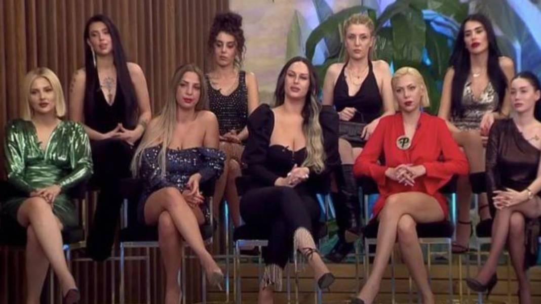 Tüm gördüklerimiz yalanmış! Kısmetse Olur'dan ayrılan yarışmacı her şeyi ifşa etti... Perde arkasını duyanlar küçük dilini yuttu 1